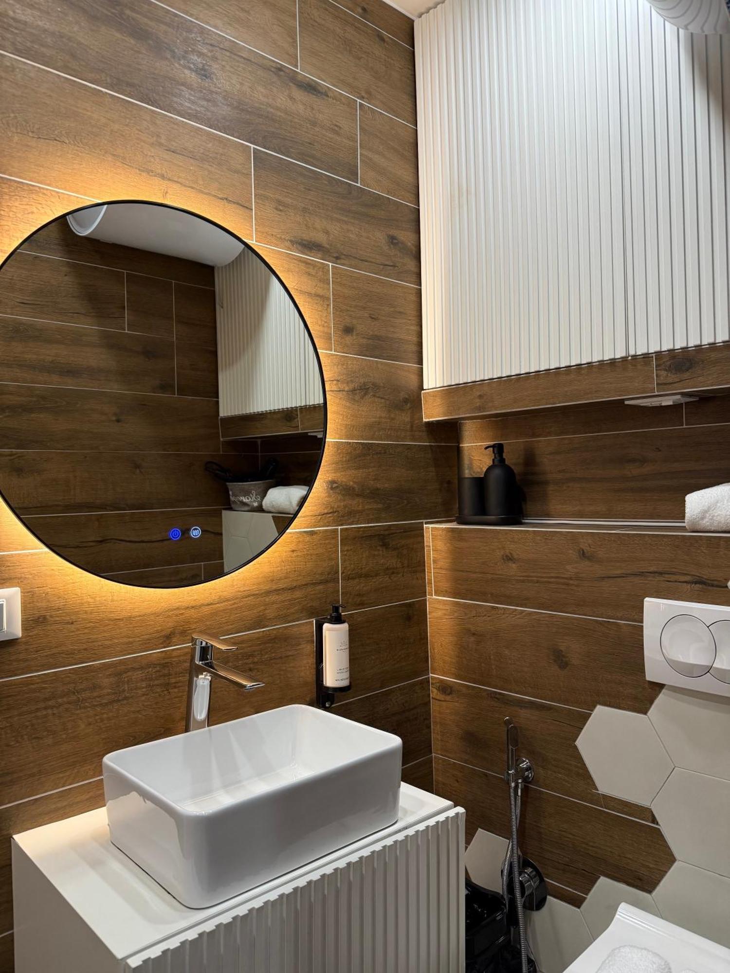 4Seasonsgea , Studio Apartment In Heart Of Tirana Kültér fotó